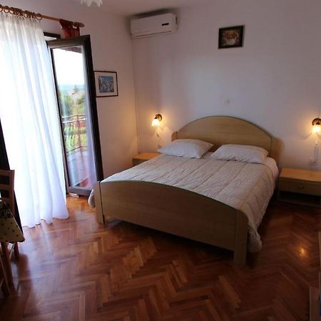 Apartments And Rooms Jelka Малинска Екстериор снимка