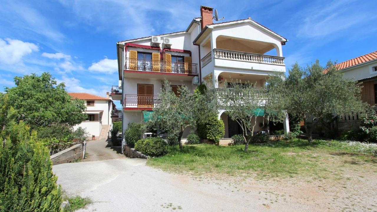 Apartments And Rooms Jelka Малинска Екстериор снимка