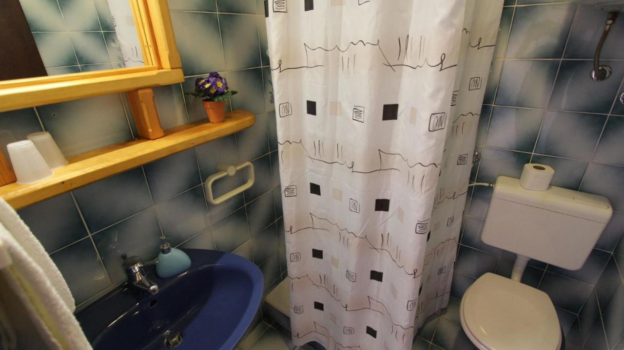 Apartments And Rooms Jelka Малинска Екстериор снимка