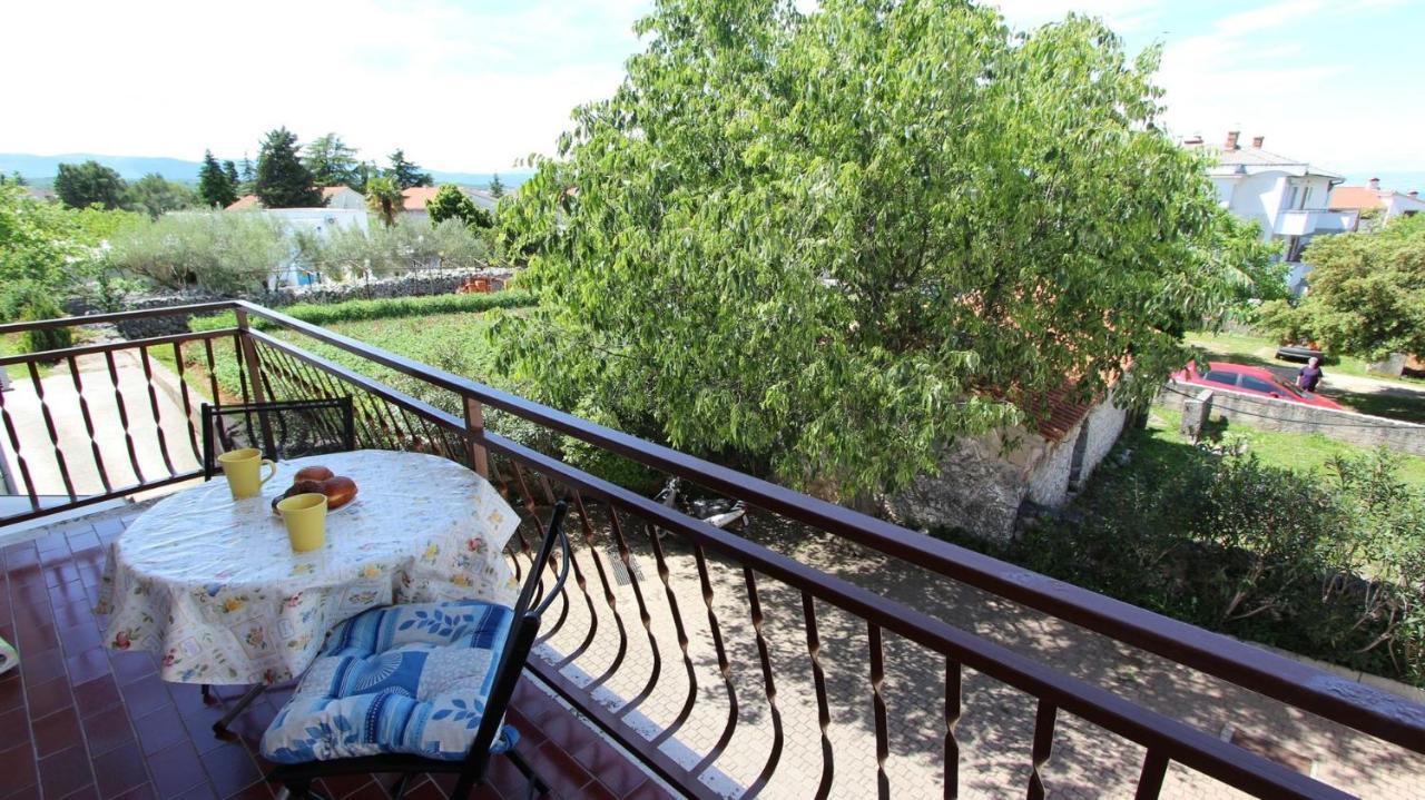 Apartments And Rooms Jelka Малинска Екстериор снимка