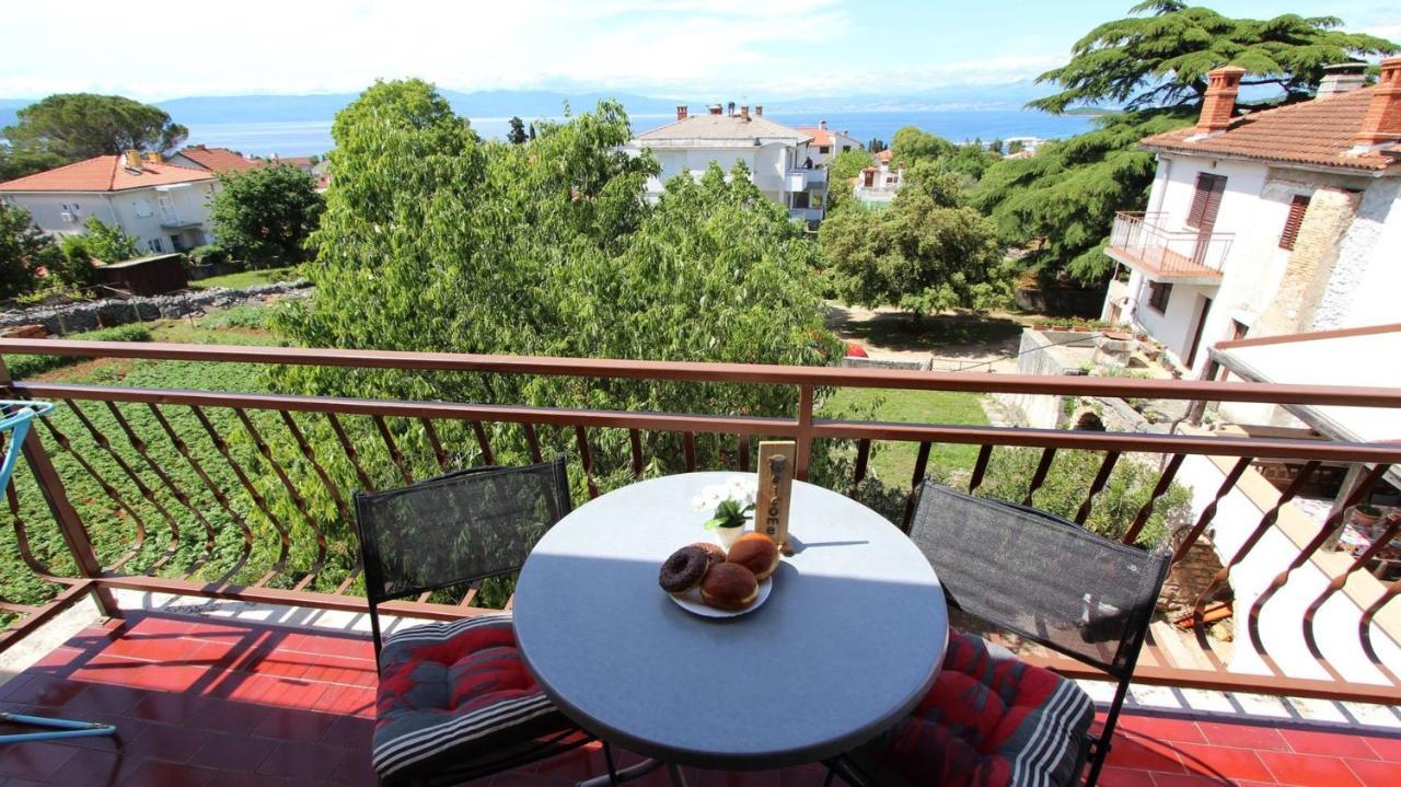 Apartments And Rooms Jelka Малинска Екстериор снимка